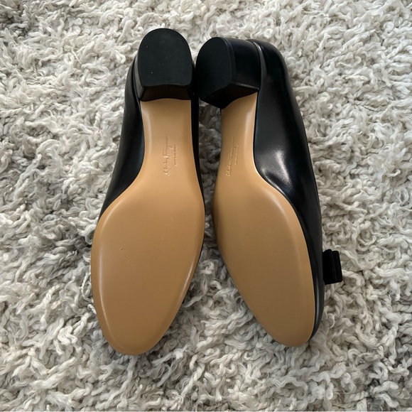 Authentic Ferragamo Vara shoes 8B - Picture 3 of 9